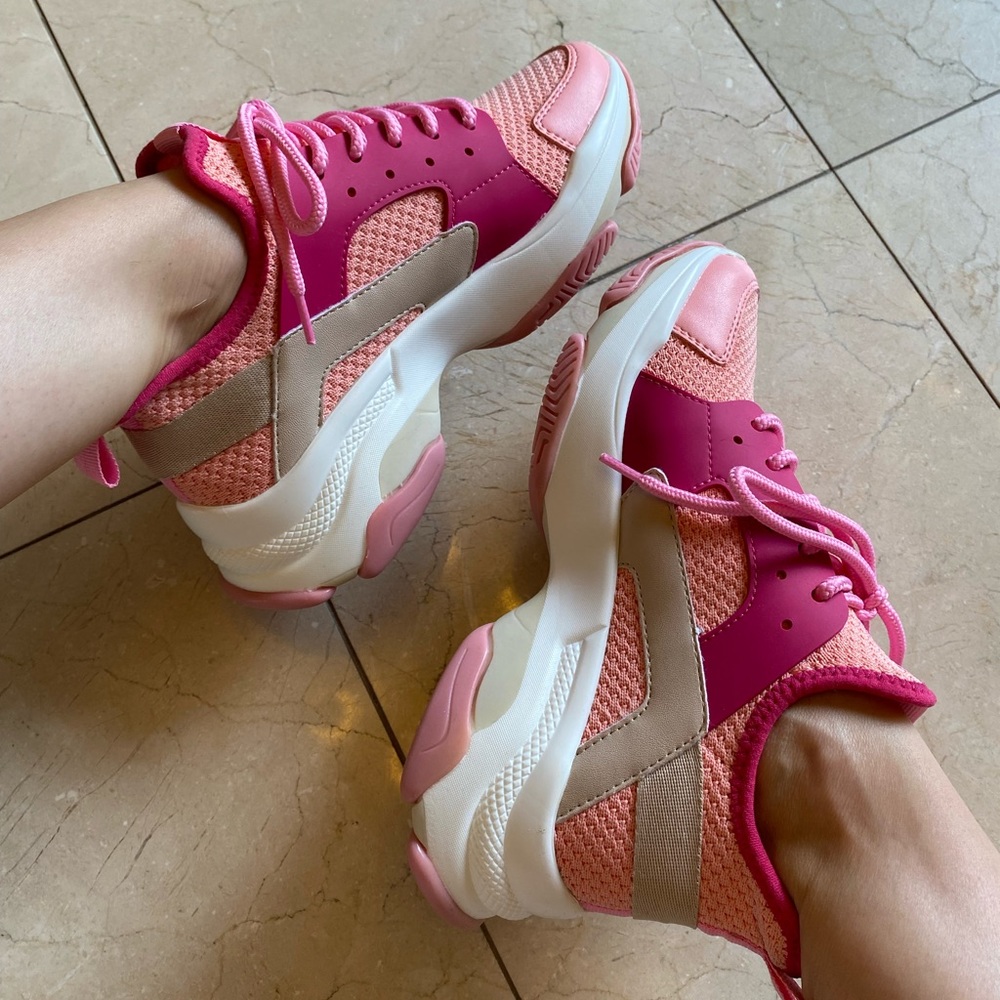 STEVE MADDEN Arelle Sneakers NWOT